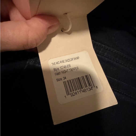 MOTHER
Mid Rise Dazzler Skimp Night Tripper Jean - Picture 4 of 4